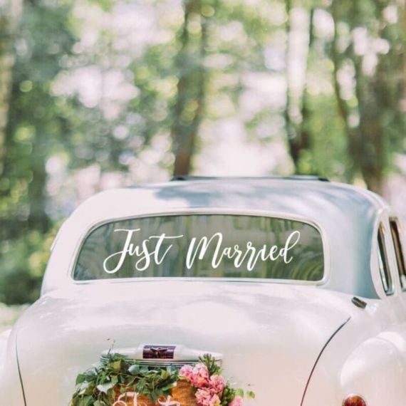 https://www.modernconfetti.com/13322-large_default/sticker-mariage-pour-voiture-just-married.jpg
